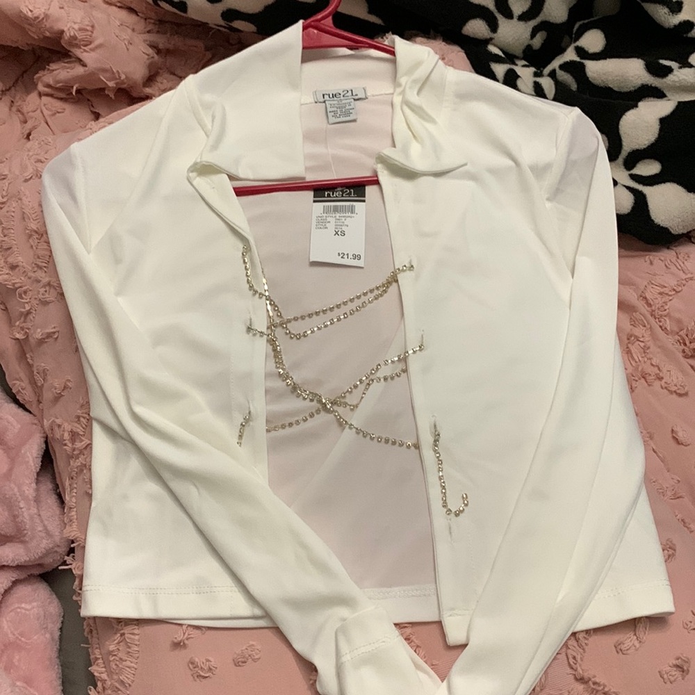 white long sleeve cropped tee